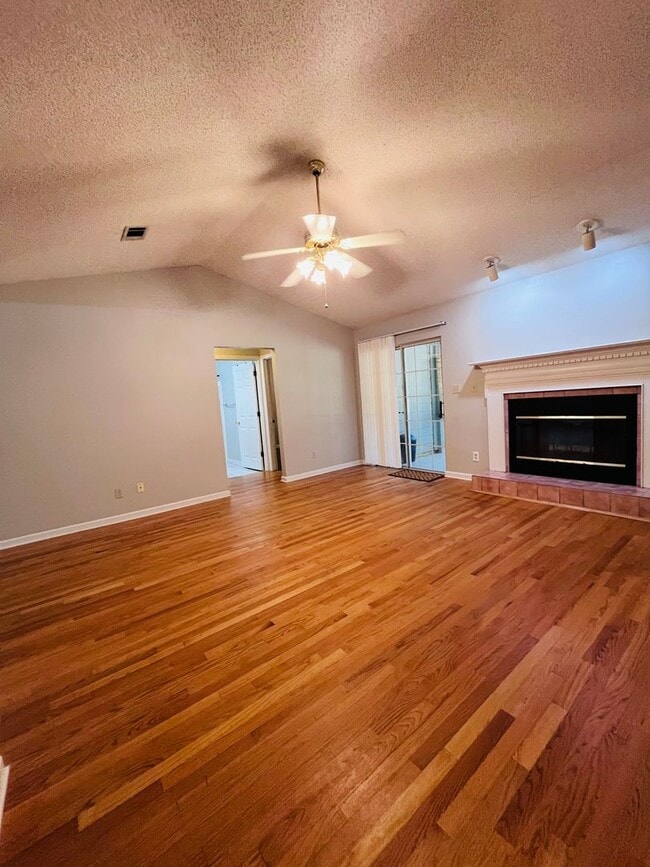 Building Photo - 3 BR/ 2 BA home located in Killearn Acres!