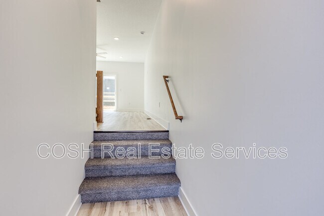 Building Photo - 8541 W 37th St N