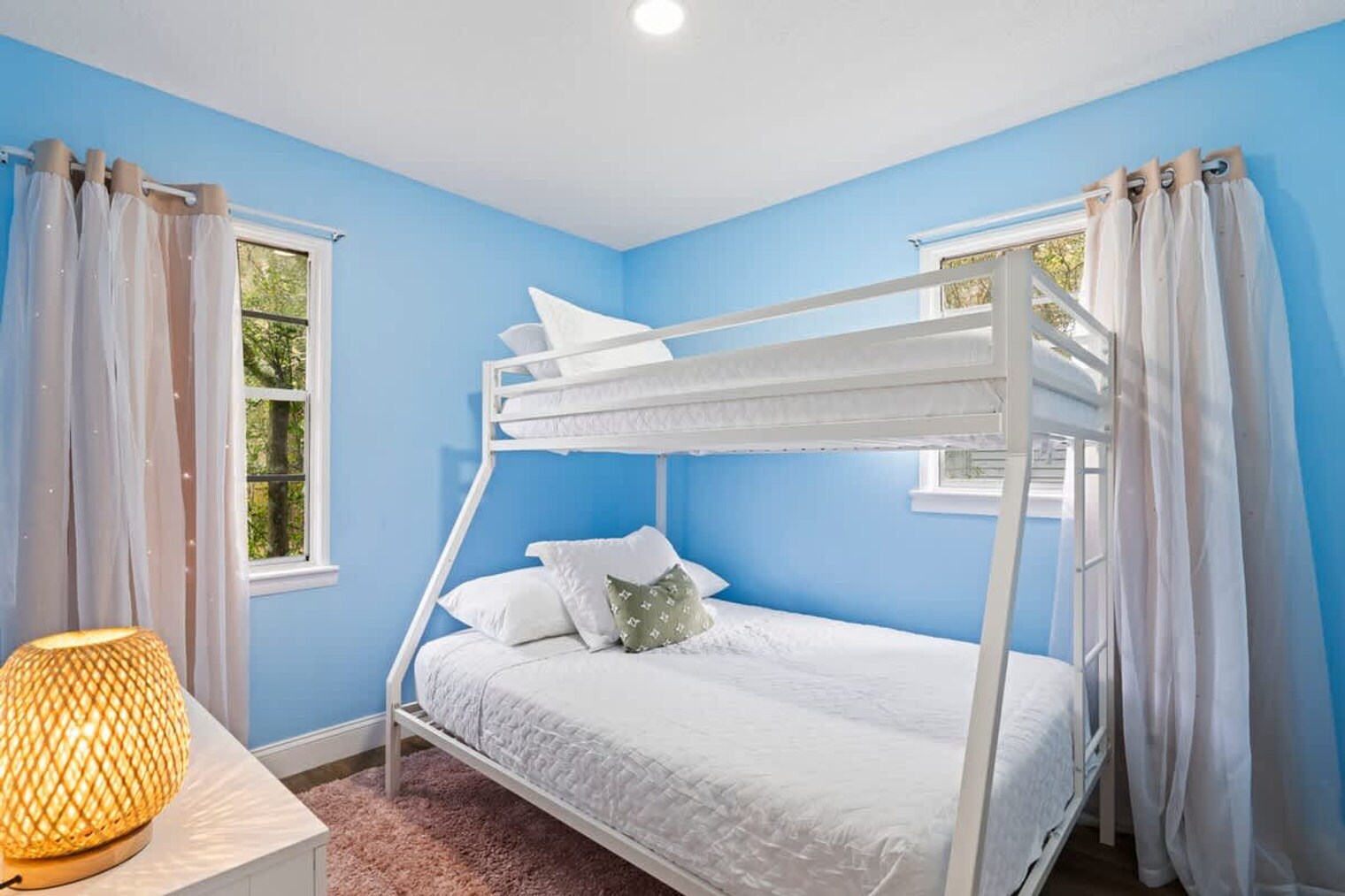 Building Photo - 2405 Peach Dr