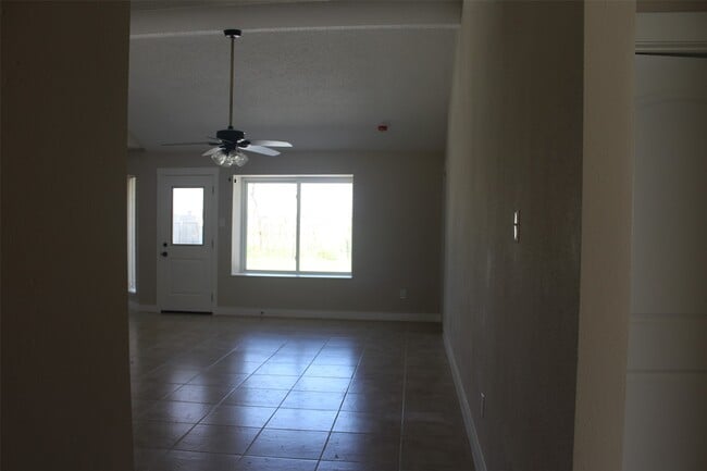 Building Photo - 4920 Deerwood Cir