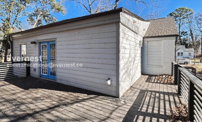 Building Photo - 3 Bed/2 Bath Home with In-Unit Laundry / Vouchers Accepted / Available Now!