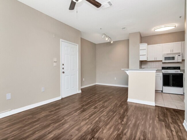 Building Photo - Ground Floor 2 Bedroom 1 Bathroom in Riverview, FL - Walk to Riverview Theater