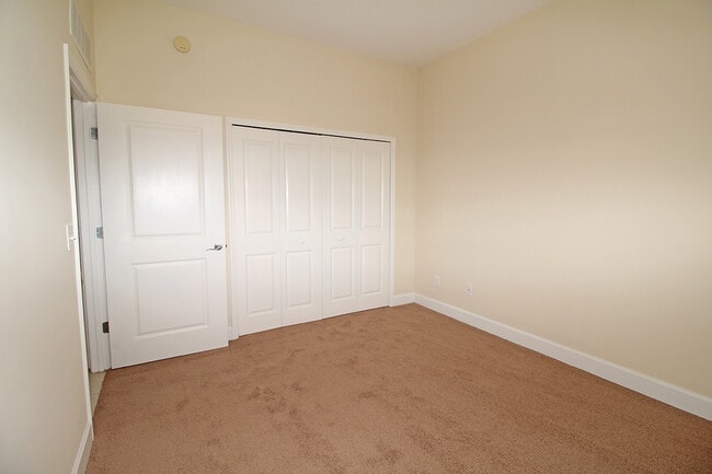 Building Photo - Top Floor 3/2 Condo in Artisan Park