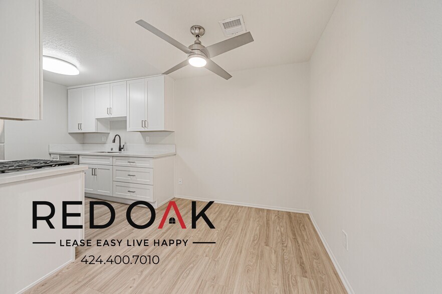 Building Photo - 15050 Moorpark St
