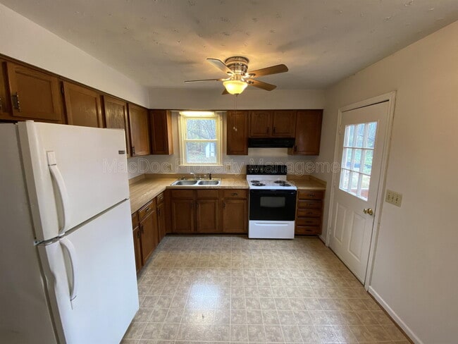 Building Photo - 8442 Indiantown Rd