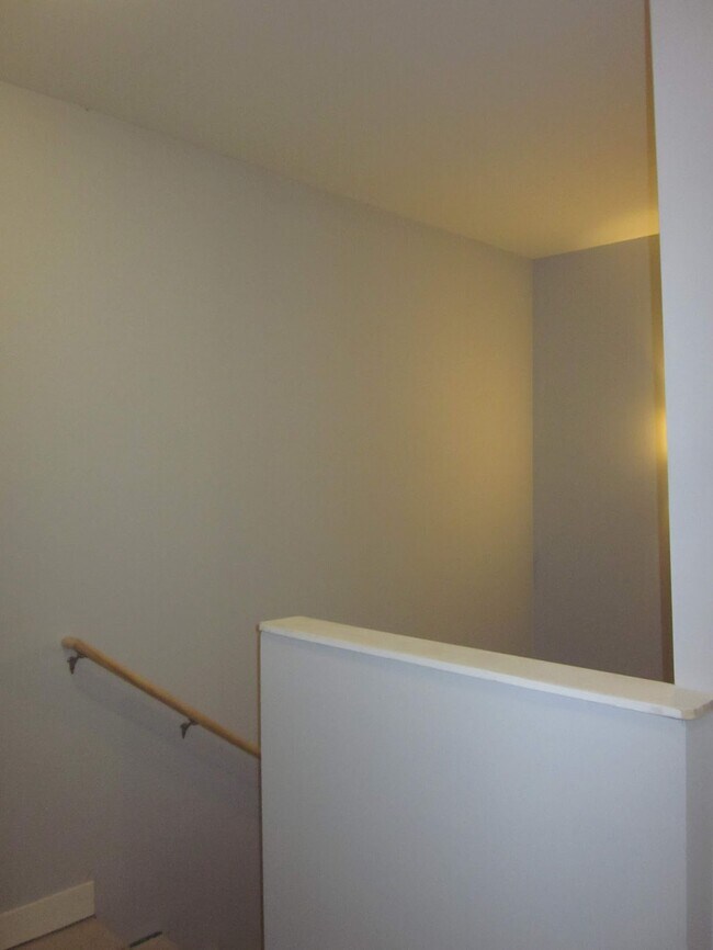 Building Photo - 2020 N Bissell St