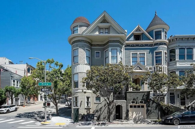 Building Photo - 2096 Pine St