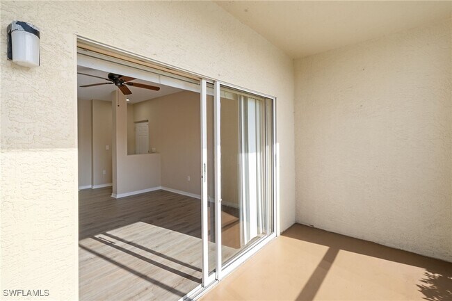 Building Photo - 6360 Aragon Way