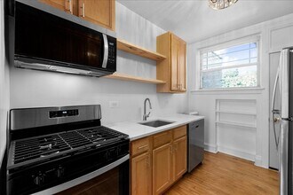 Building Photo - Large One Bedroom in Andersonville