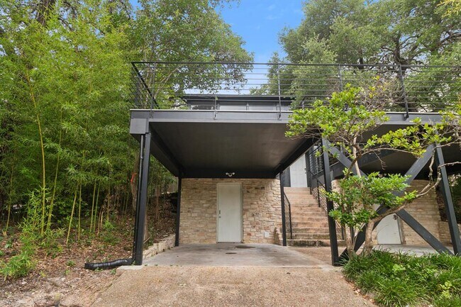 Building Photo - 1501 Rockdale Cir