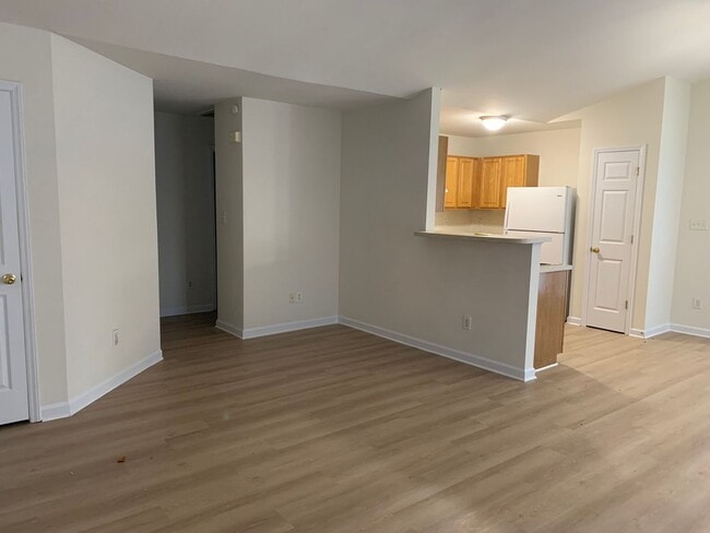 Building Photo - All new laminate flooring~3 bedroom 2 bath...