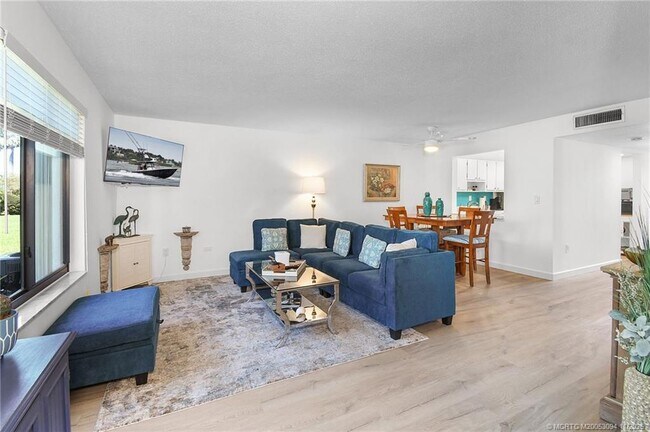 Building Photo - 5111 SE Miles Grant Rd