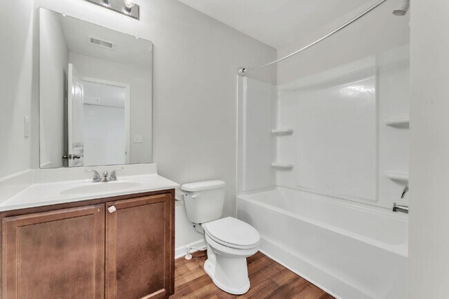 Building Photo - Stylish 3BR, 2.5BA Townhome with Loft and ...