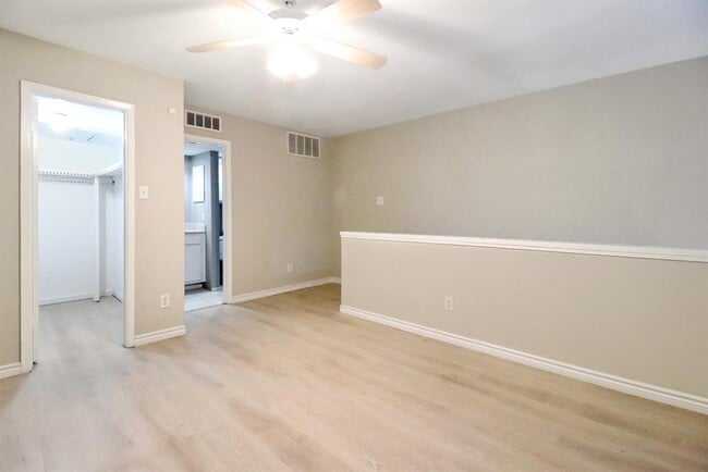 Building Photo - 5929 Queensloch Dr