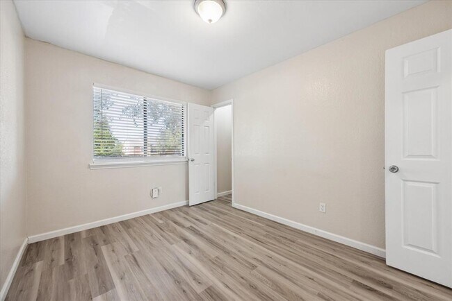 Building Photo - 14473 Robert I Walker Blvd