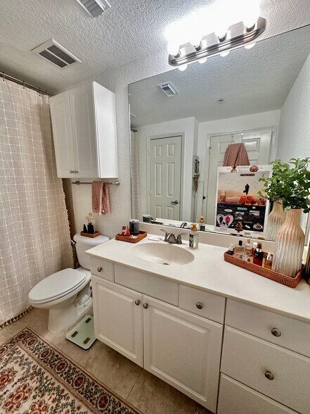 Building Photo - 8539 Gate Pkwy W