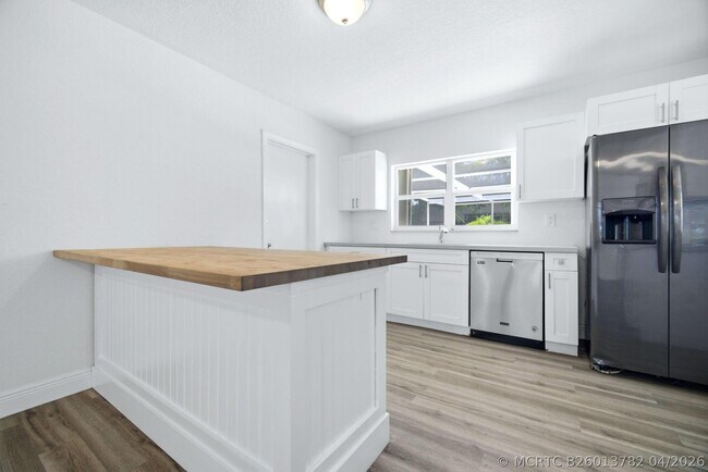 Building Photo - 321 E Chaminade Dr