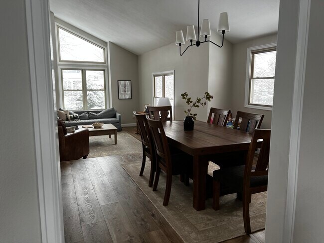 Building Photo - 4215 Cromwell Ct