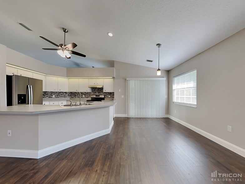 Building Photo - 3598 N Biscayne Dr