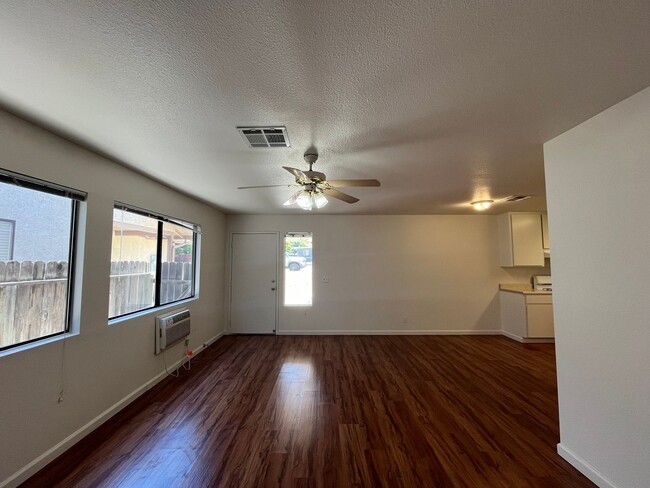 Building Photo - Downtown Duplex