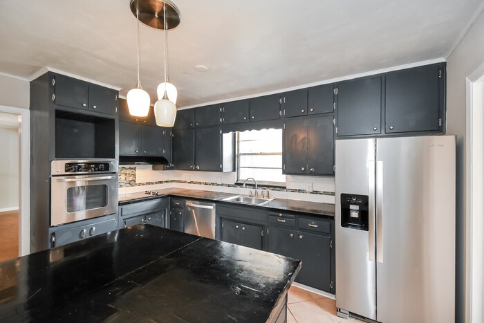 Building Photo - 2742 Holly Ridge Dr