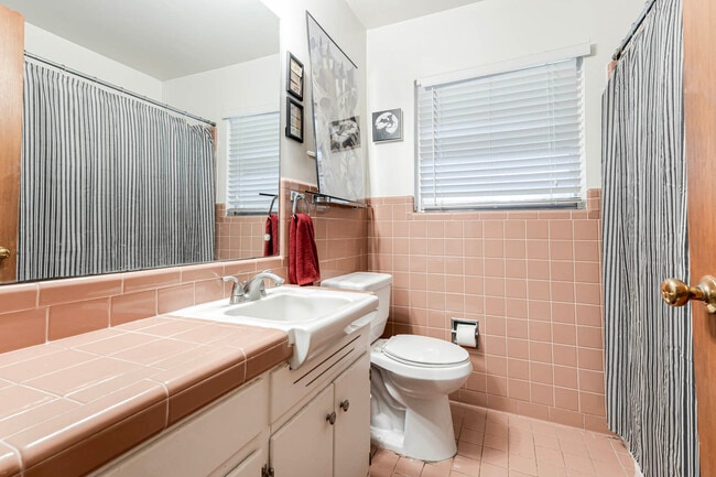 Building Photo - 359 Langton Dr