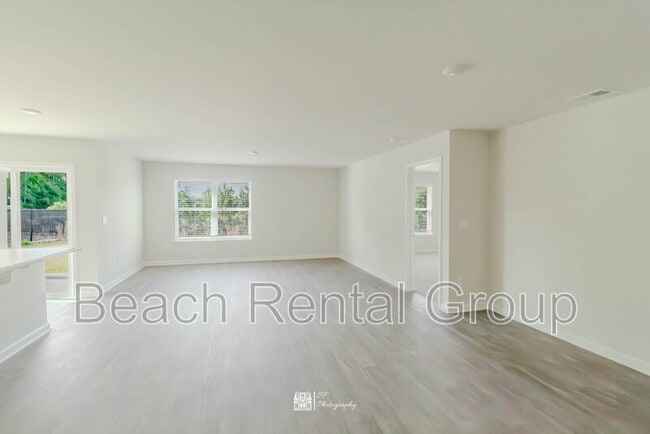 Building Photo - 286 Jeff Waters Cir