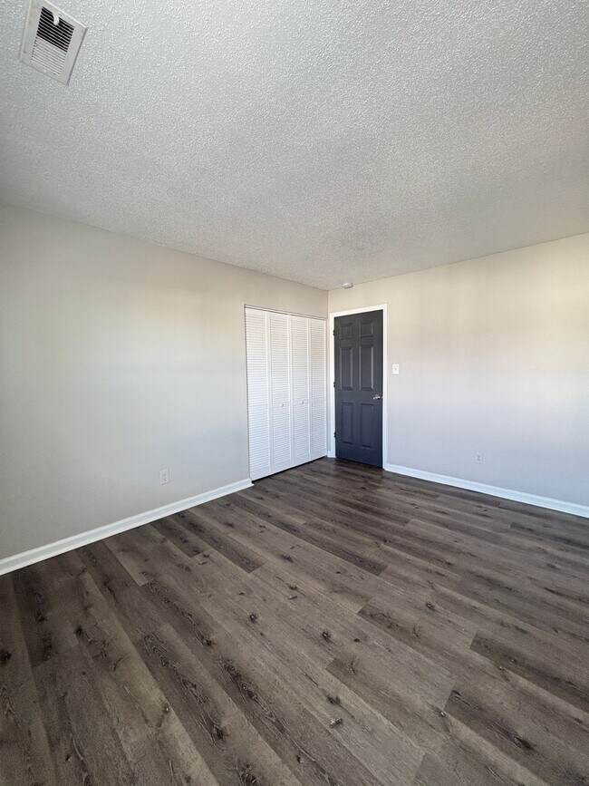 Building Photo - Bellagio West Living I