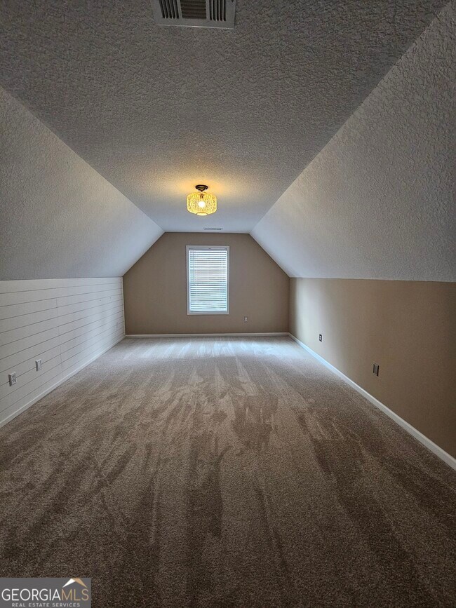 Building Photo - 31 Ridgeview Dr