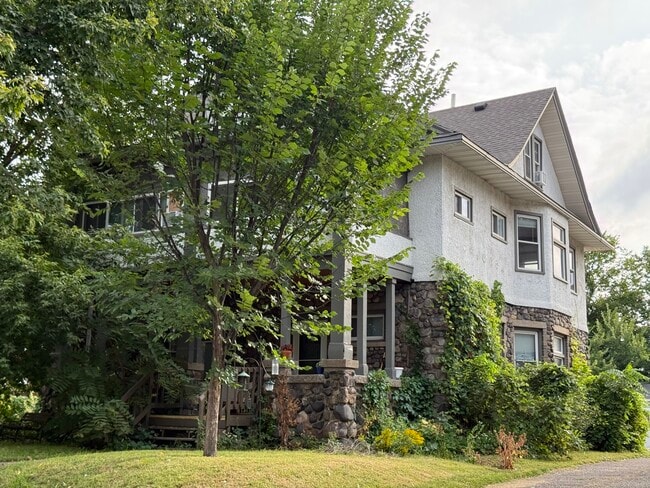 Building Photo - 780 Curfew St