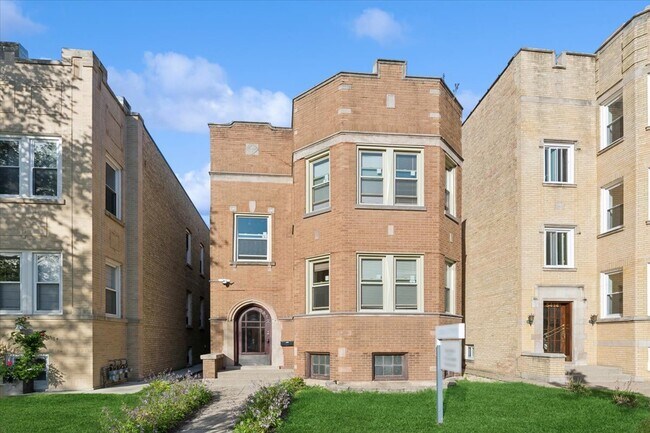 Primary Photo - 5412 N Kimball Ave