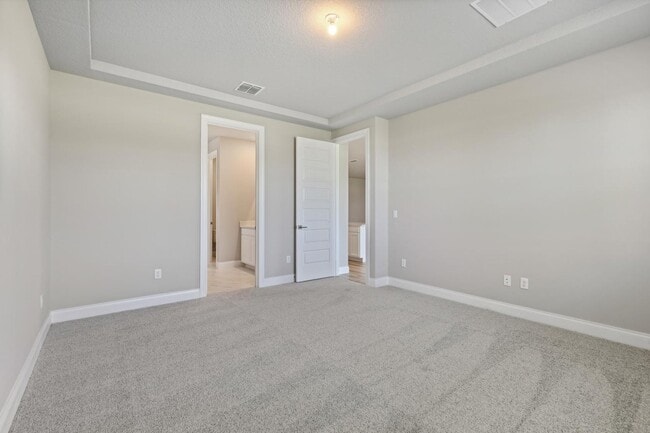 Building Photo - 6632 Cloverdale Ave