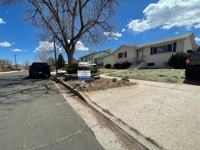 Building Photo - 3113 De Cortez St
