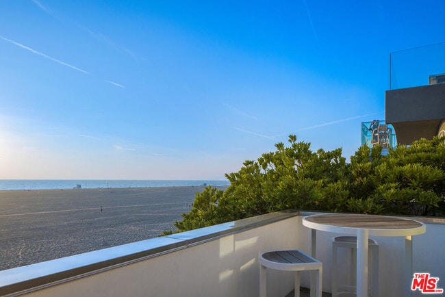 Building Photo - 1347 Palisades Beach Rd