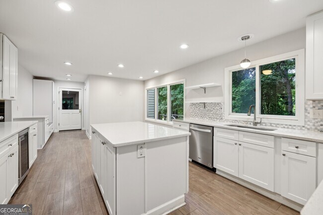 Building Photo - 110 Westchester Way