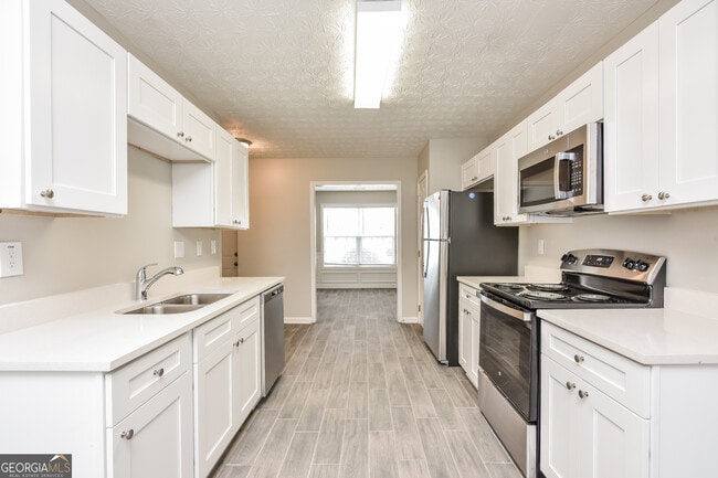 Building Photo - 40 Dearing Woods Ln