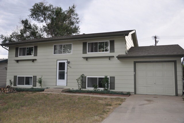 Building Photo - 2228 Fernwood Drive