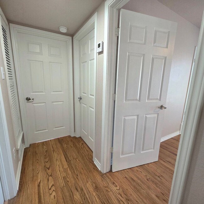 Building Photo - Charming remodeled 3-bedroom home for lease!