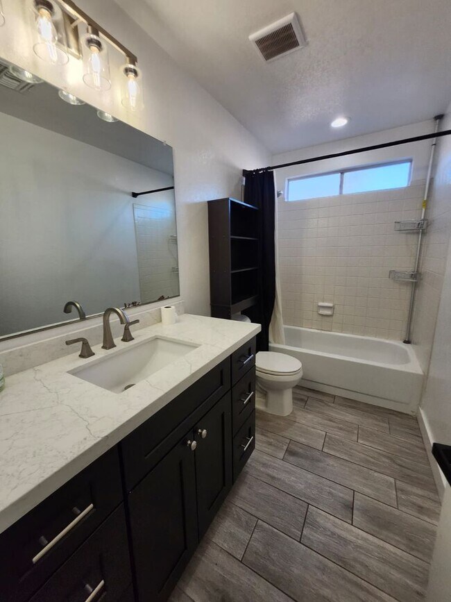 Building Photo - Charming Chandler Home in Quiet Cul-de-Sac — Huge Lot & 3 Bedrooms!