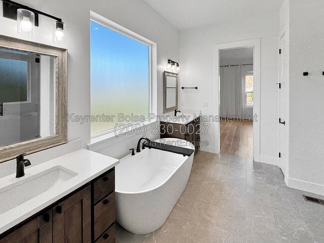 Building Photo - 5298 W Parkridge Dr