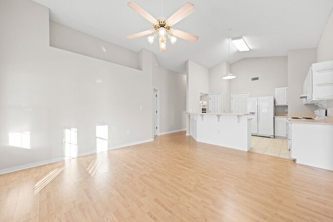 Building Photo - Charming home in IDEAL location!!!