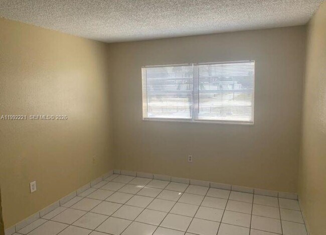 Building Photo - 5100 SW 41st St