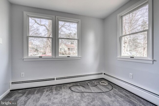 Building Photo - 427 Greenwood Rd