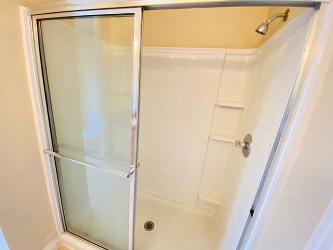 Building Photo - 3BD / 2.5BA Carriage Home