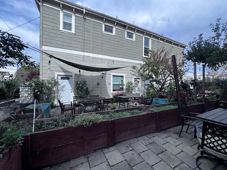 Building Photo - 6235 San Pablo Ave