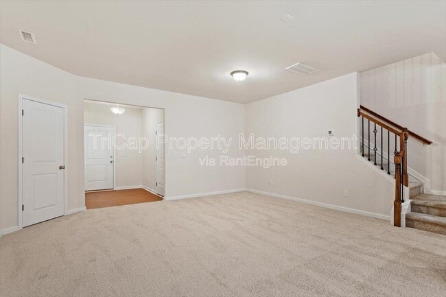 Building Photo - 313 White Oak Ridge Dr