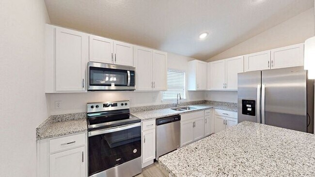 Building Photo - ***Discover Your New Home in Palm Coast!