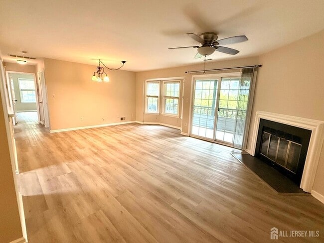 Building Photo - 902 Woodhaven Dr