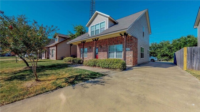 Building Photo - 2487 Horse Shoe Dr