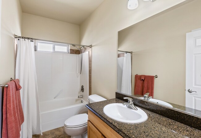 Building Photo - Lakefront Home in Cascade Valley